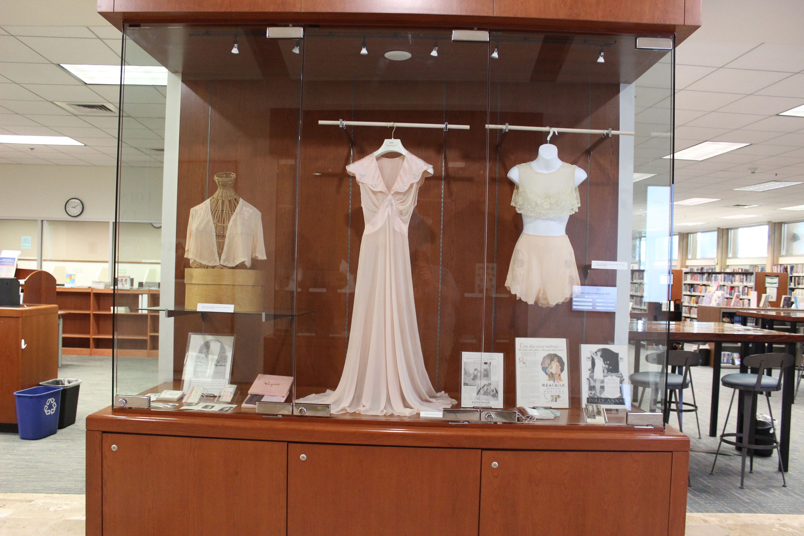 WOMEN’S FASHIONS IN THE 1920s Case 4